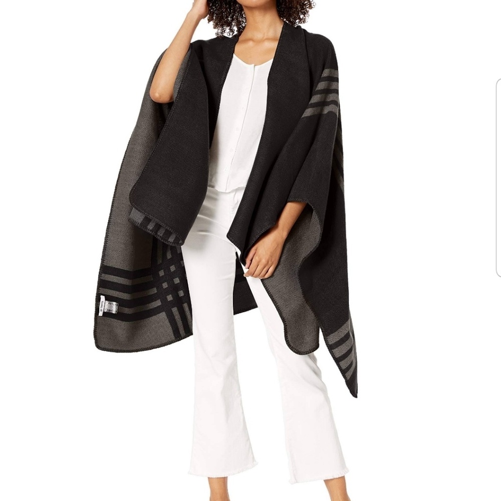 NWT BB Dakota Poncho